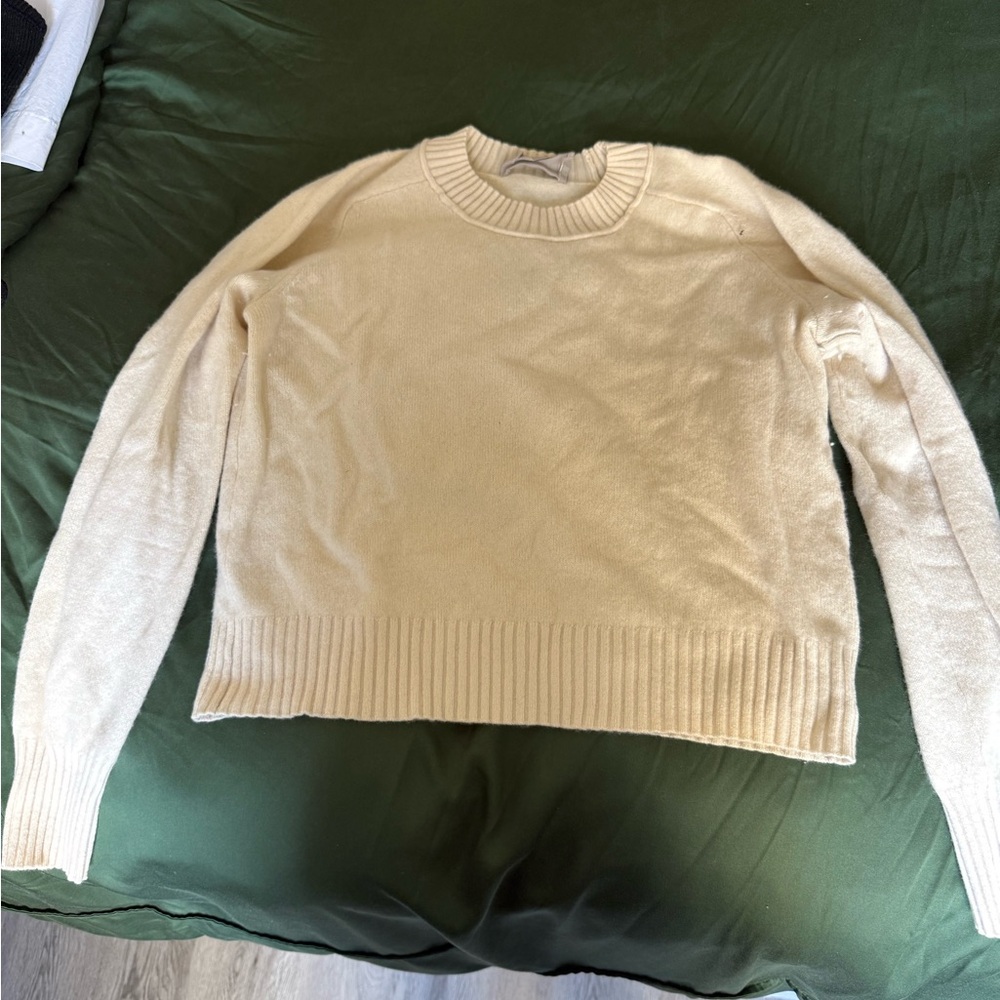 Everlane Cream Crew Neck Sweater with Ribbed Texture